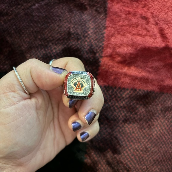 Anaheim Angels MLB Championship Ring - Picture 1 of 3